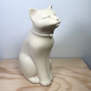 An Eclipse Sitting Cat Home Collectible Stone Casting Cream Vintage 1990